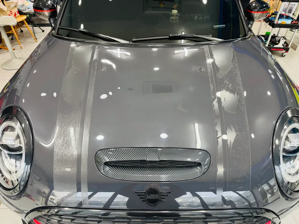 MINI Countrymanのカーラッピング事例|デカール除去で変化 施工写真 1-2