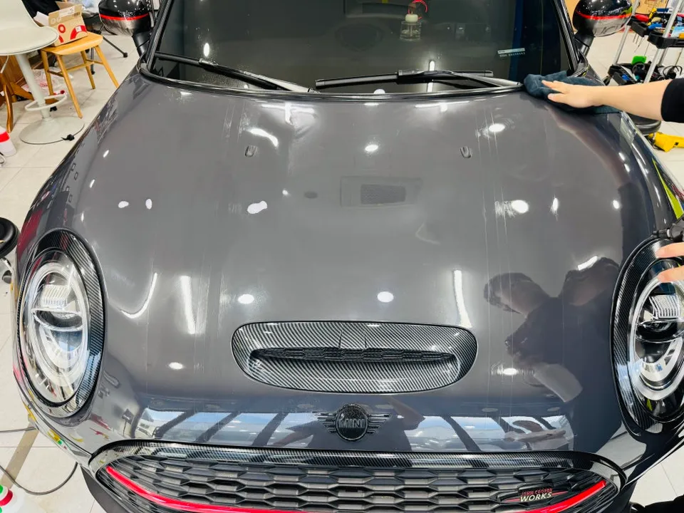 MINI Countrymanのカーラッピング事例|デカール除去で変化 施工写真 3-2