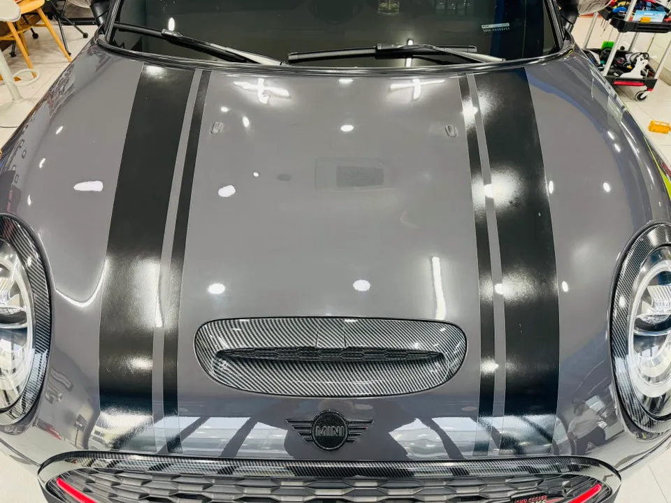 MINI Countrymanのカーラッピング事例|デカール除去で変化 施工写真 2-3