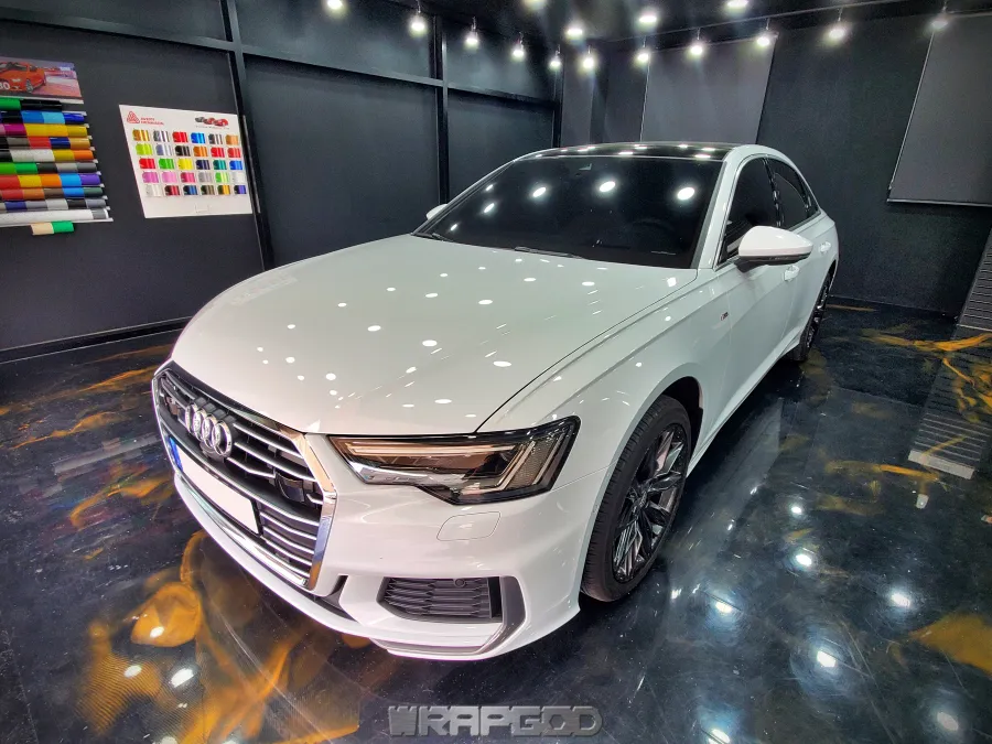 Audi A6のカーラッピング事例|クロームパーツのブラックアウト 施工写真 3-1