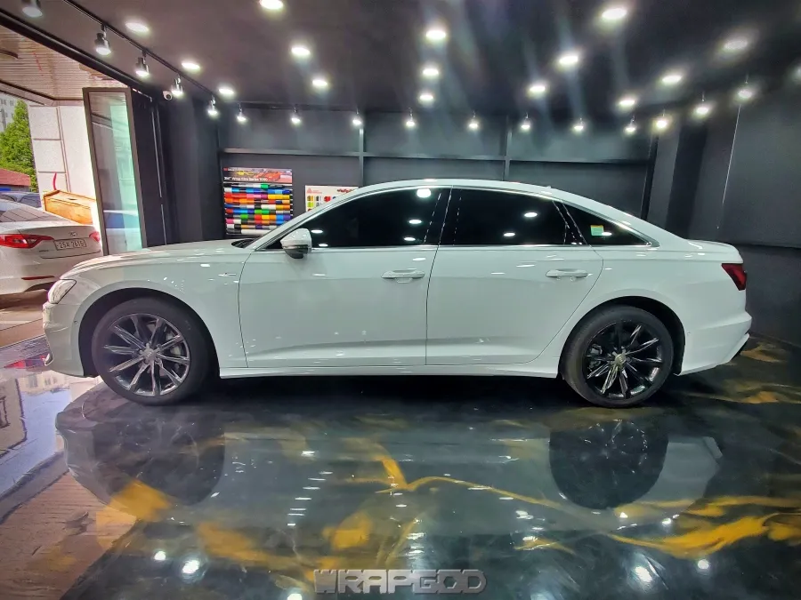 Audi A6のカーラッピング事例|クロームパーツのブラックアウト 施工写真 2-2