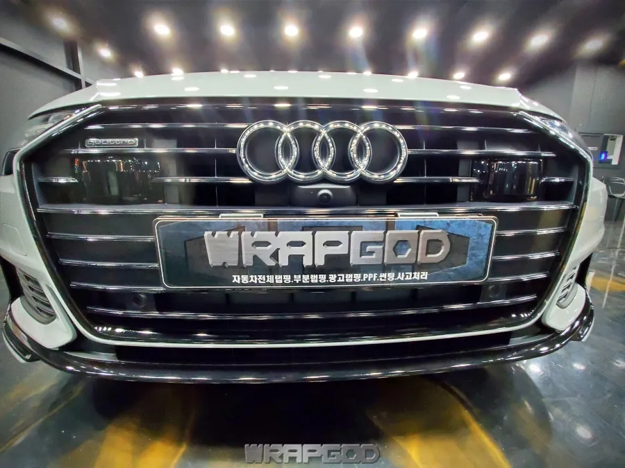 Audi A6のカーラッピング事例|クロームパーツのブラックアウト 施工写真 3-3