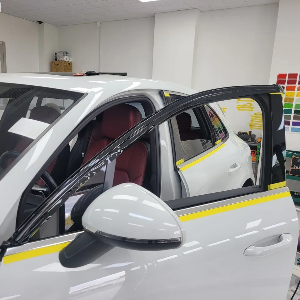 ポルシェ マカン クローム除去ラッピング事例|費用目安・仕上がり 施工写真 2-1