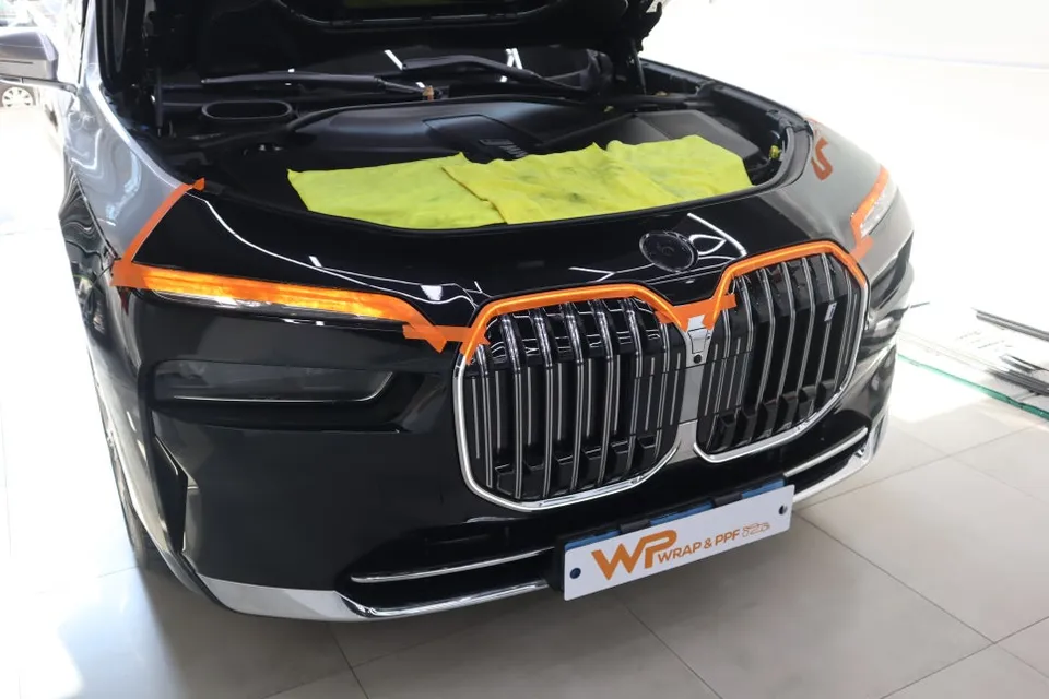 BMW I7 vinyl wrap - BMW I7 Two-Tone Vinyl Wrap Repair Review photo 4