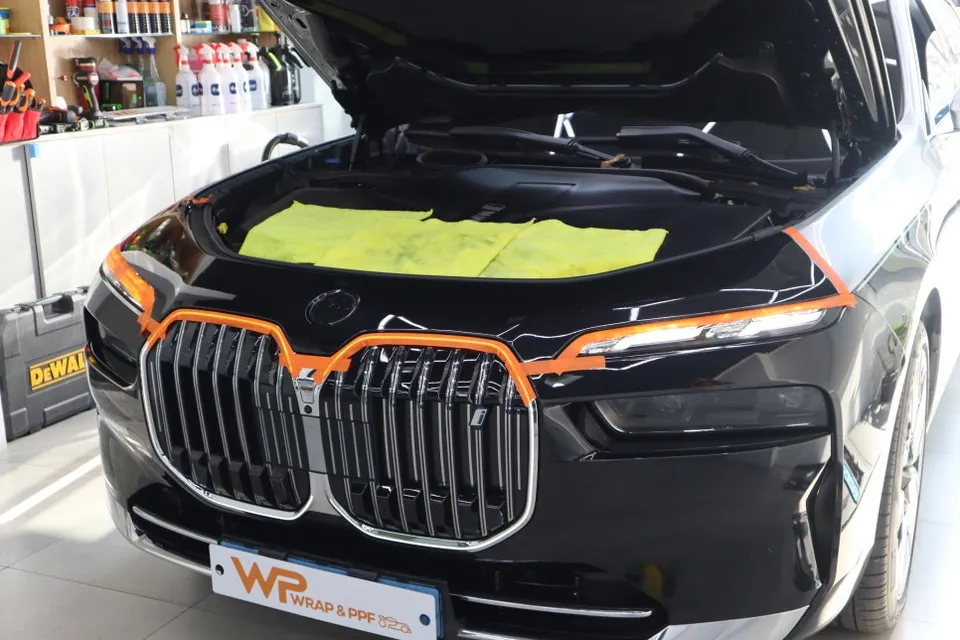 BMW I7 vinyl wrap - BMW I7 Two-Tone Vinyl Wrap Repair Review photo 5