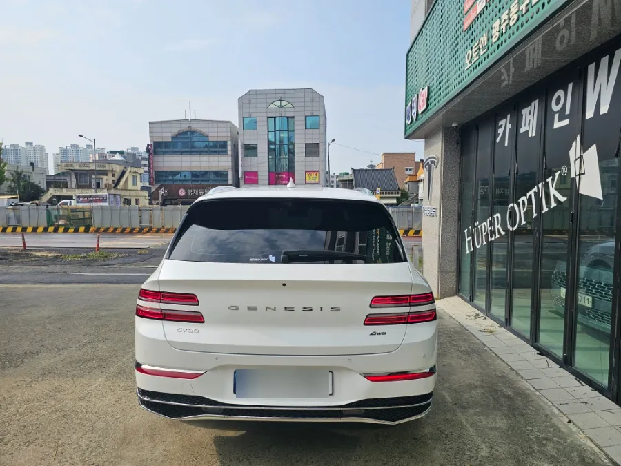 Genesis GV80 body kit - Genesis GV80 Electric Side Steps Review — Enhanced Access photo 5