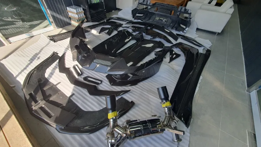Lamborghini Aventadorのカーラッピング事例|SVJコンバージョン 施工写真 1-1