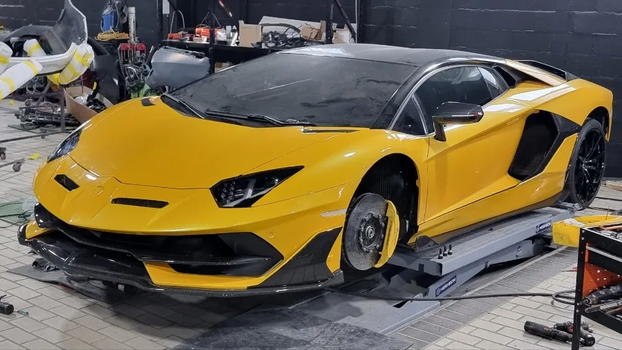 Lamborghini Aventadorのカーラッピング事例|SVJコンバージョン 施工写真 1-3