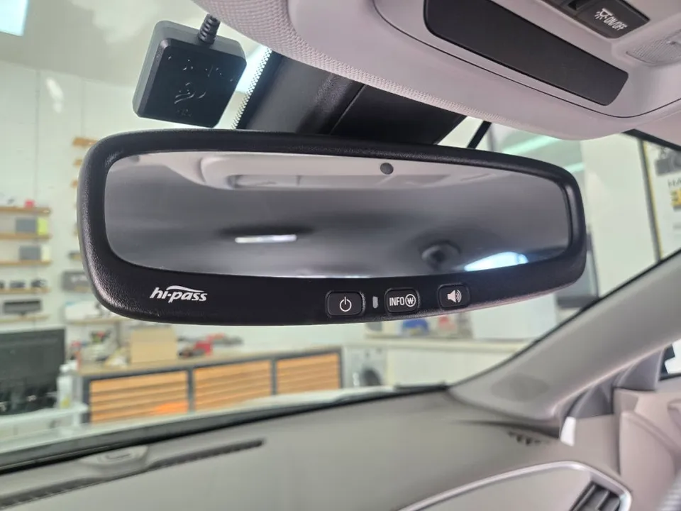 Chevrolet Malibuのドライブレコーダー取付事例 施工写真 4