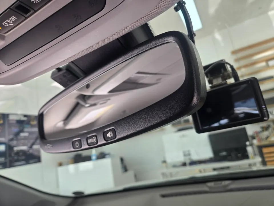 Chevrolet Malibuのドライブレコーダー取付事例 施工写真 5