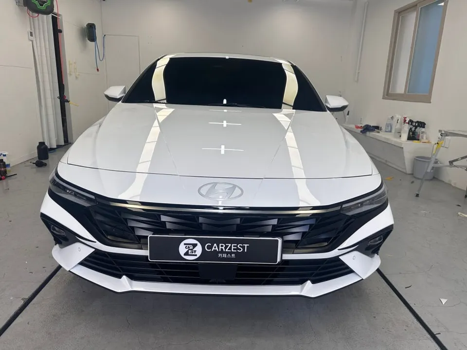 Hyundai Elantra CN7のカーラッピング事例 施工写真 2