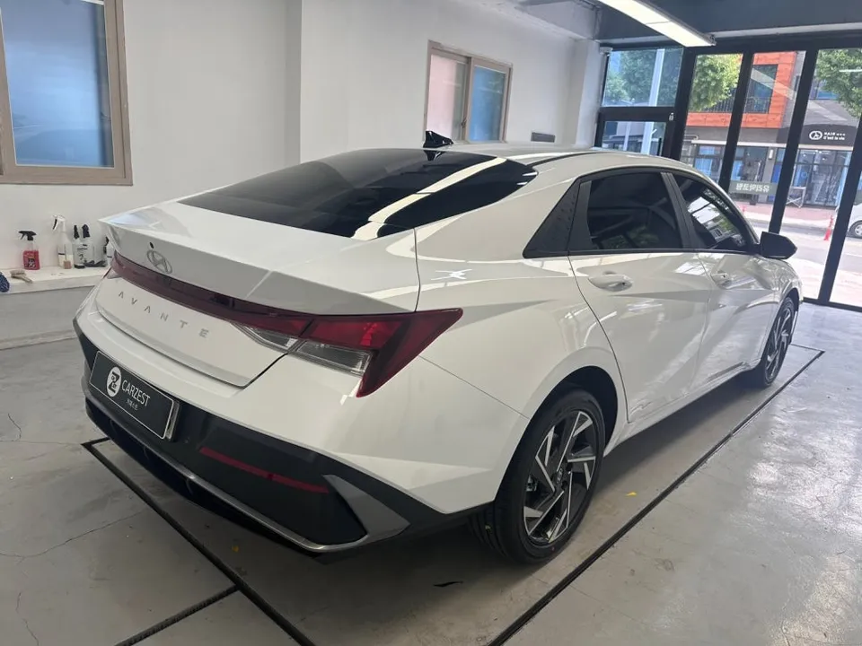 Hyundai Elantra CN7のカーラッピング事例 施工写真 4