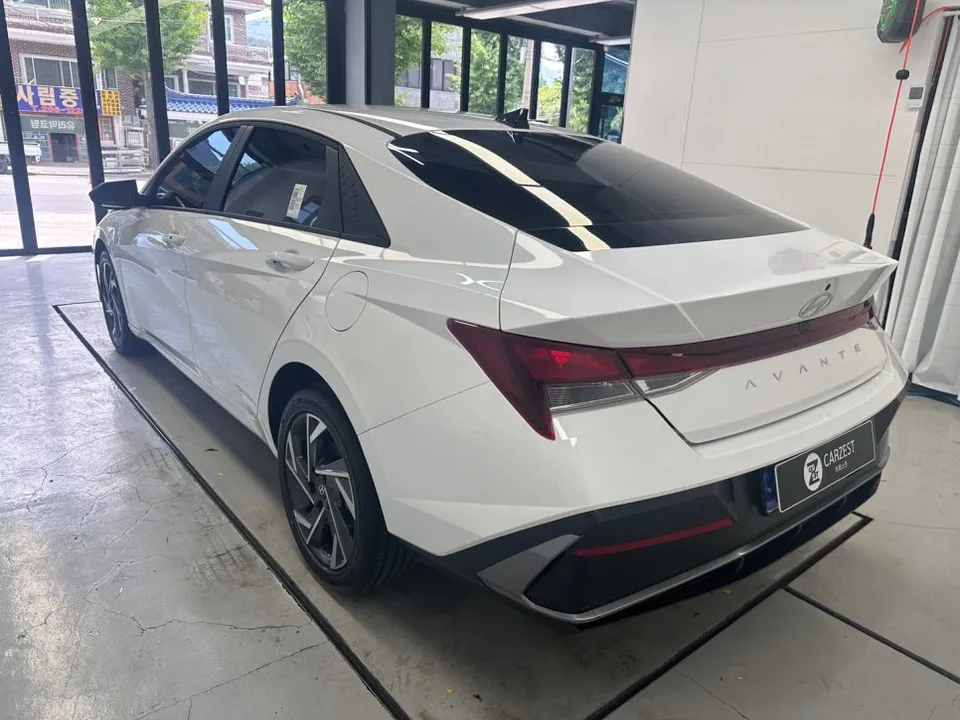 Hyundai Elantra CN7のカーラッピング事例 施工写真 6