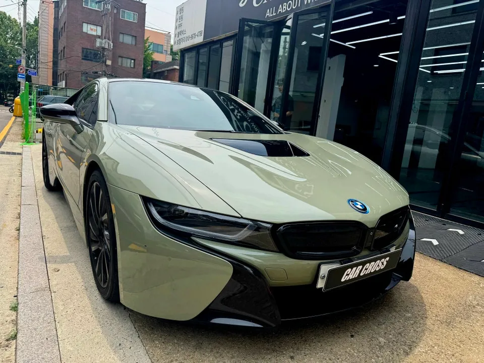 BMW i8のカーラッピング事例|費用目安・仕上がり 施工写真 1-1
