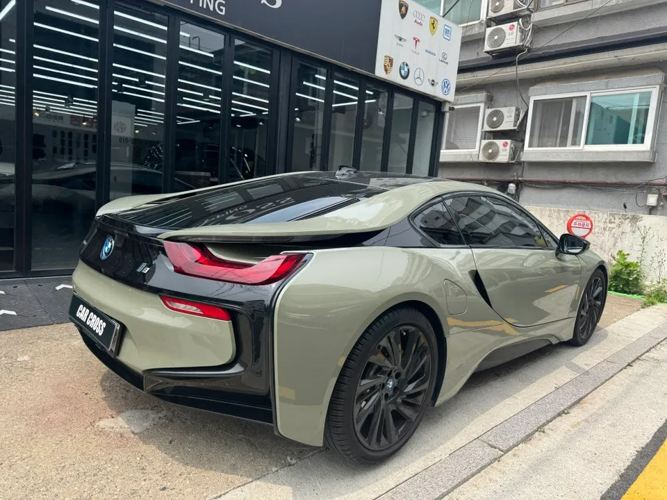 BMW i8のカーラッピング事例|費用目安・仕上がり 施工写真 3-1