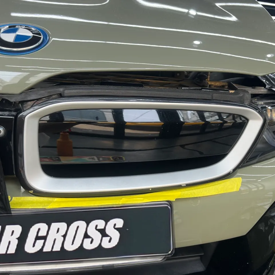 BMW i8のカーラッピング事例|費用目安・仕上がり 施工写真 4-1