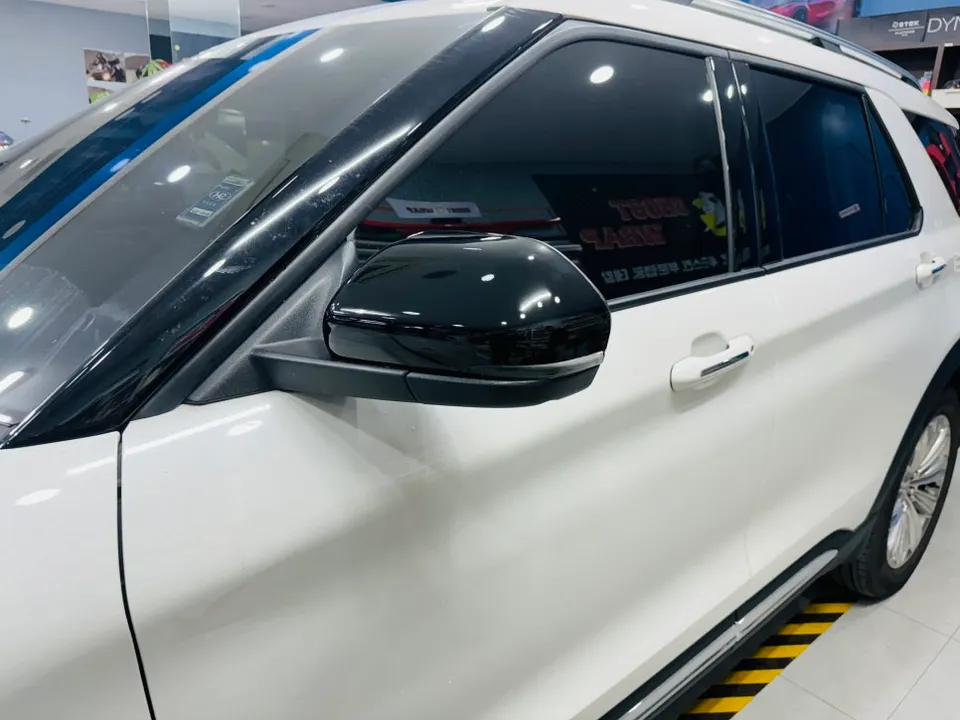 Ford Explorerのカーラッピング事例|費用目安・仕上がり 施工写真 3-2