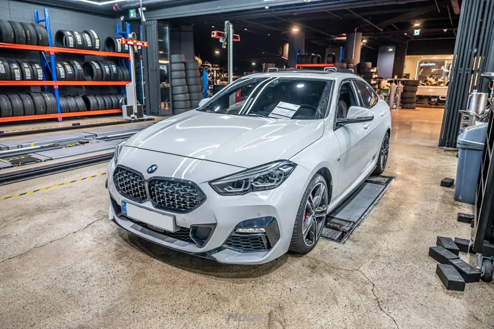 BMW 2 Series body kit installation result