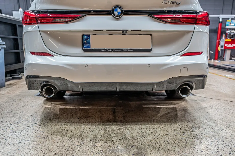 BMW 2 Series body kit - BMW 2 Series Body Kit Installation Review photo 2