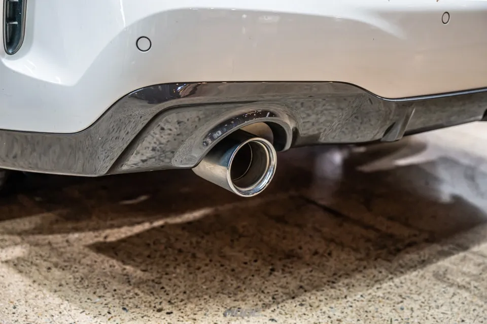 BMW 2 Series body kit - BMW 2 Series Body Kit Installation Review photo 4