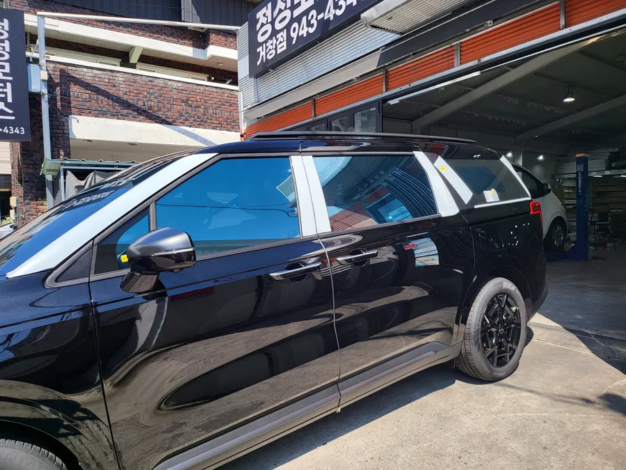 Kia Carnival KA4のカーフィルム施工事例|費用目安・仕上がり 施工写真 2-2