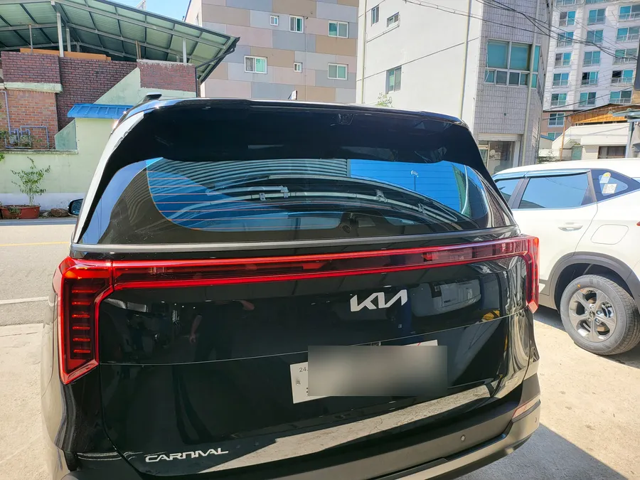Kia Carnival KA4のカーフィルム施工事例|費用目安・仕上がり 施工写真 3-2