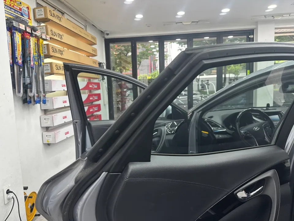 Hyundai Grandeur HGのカーフィルム施工事例|費用目安・仕上がり 施工写真 1-2