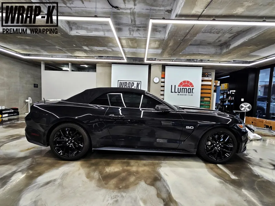 Ford Mustangのカーラッピング事例|費用目安・仕上がり 施工写真 2-1