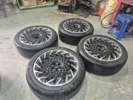 Hyundai IONIQ 5 Wheel Repair & Glossy Black Coating Review photo 2