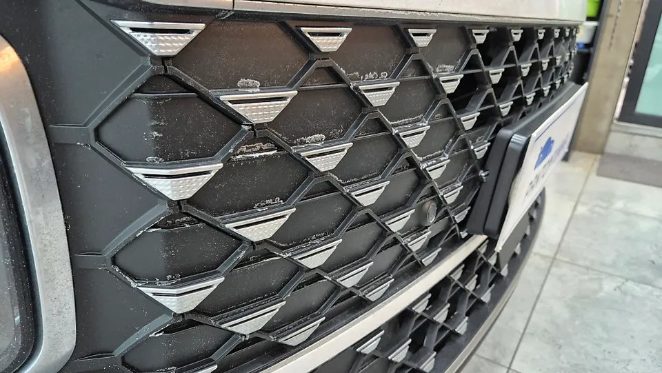Hyundai Grandeur GN7 body kit - Hyundai Grandeur GN7 Body Kit Review: Dark Chrome Accents photo 4