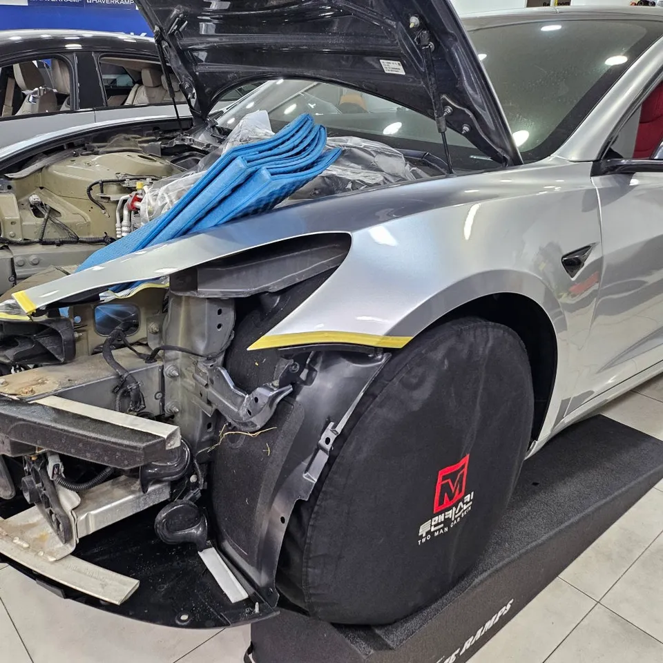Tesla Model 3のカーラッピング事例|GTシルバー再施工 施工写真 1-3