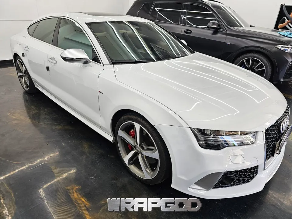 Audi A7のカーラッピング事例|3Mグロスブラックで高級感をプラス 施工写真 2-1