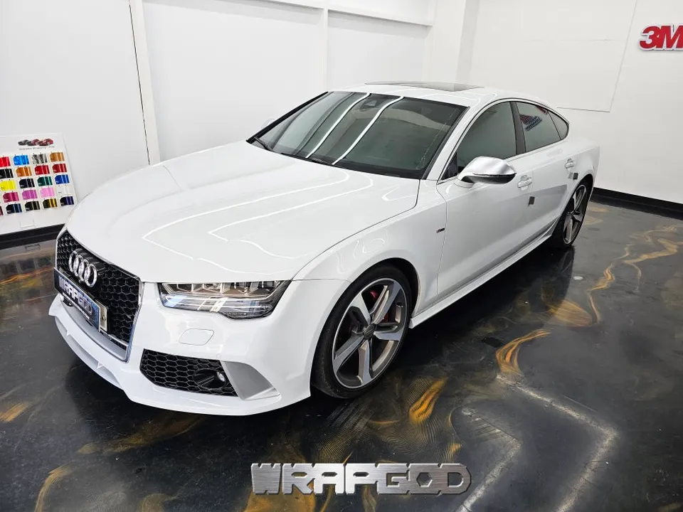 Audi A7のカーラッピング事例|3Mグロスブラックで高級感をプラス 施工写真 3-1