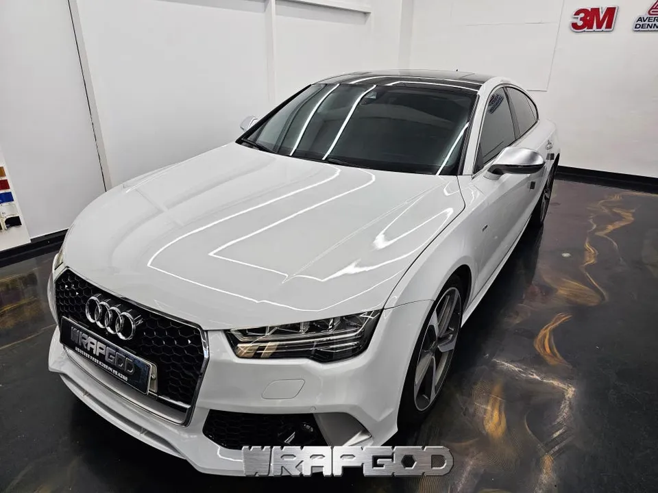 Audi A7のカーラッピング事例|3Mグロスブラックで高級感をプラス 施工写真 2-3