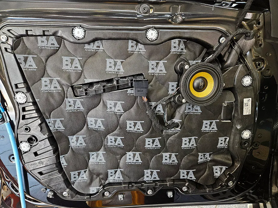 BMW X7 car audio - BMW X7 Speaker Upgrade Review: AVI BM 100 Sound photo 6