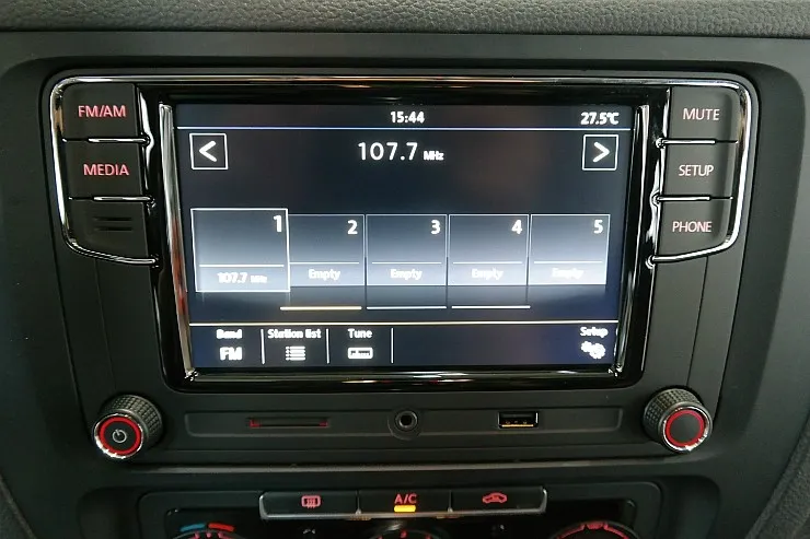 Volkswagen Jetta car audio - Volkswagen Jetta RCD330 Audio Upgrade Review photo 6