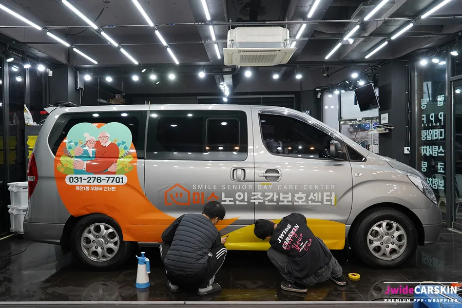 Hyundai Starexのカーラッピング事例|費用目安・仕上がり 施工写真 1-3