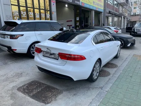 Jaguar XE vinyl wrap - Jaguar XE Vinyl Wrap Review: White Gloss Color Change photo 4