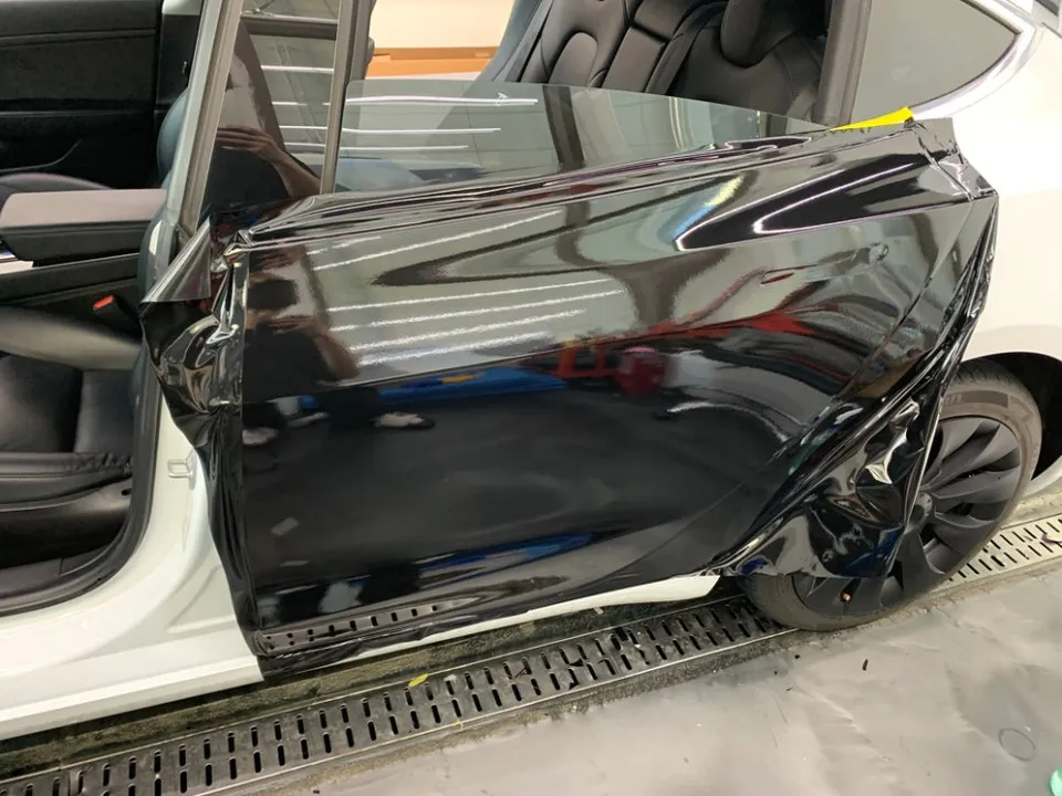 Tesla Model 3のカーラッピング事例｜3Mマットブラック 施工写真 3-1