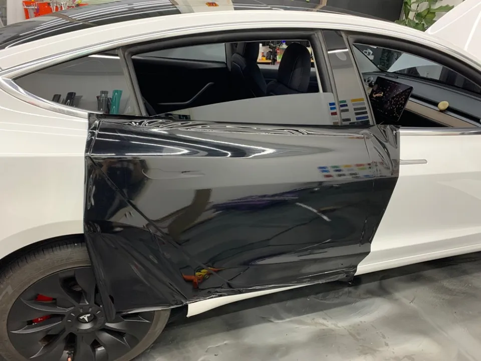 Tesla Model 3のカーラッピング事例｜3Mマットブラック 施工写真 1-2