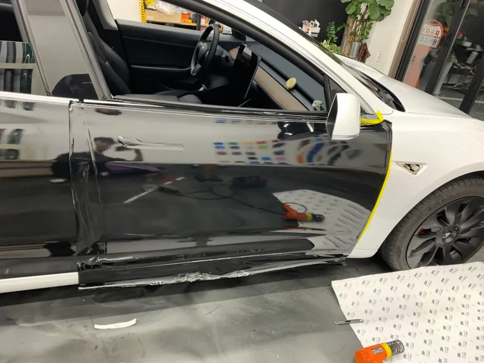 Tesla Model 3のカーラッピング事例｜3Mマットブラック 施工写真 2-2