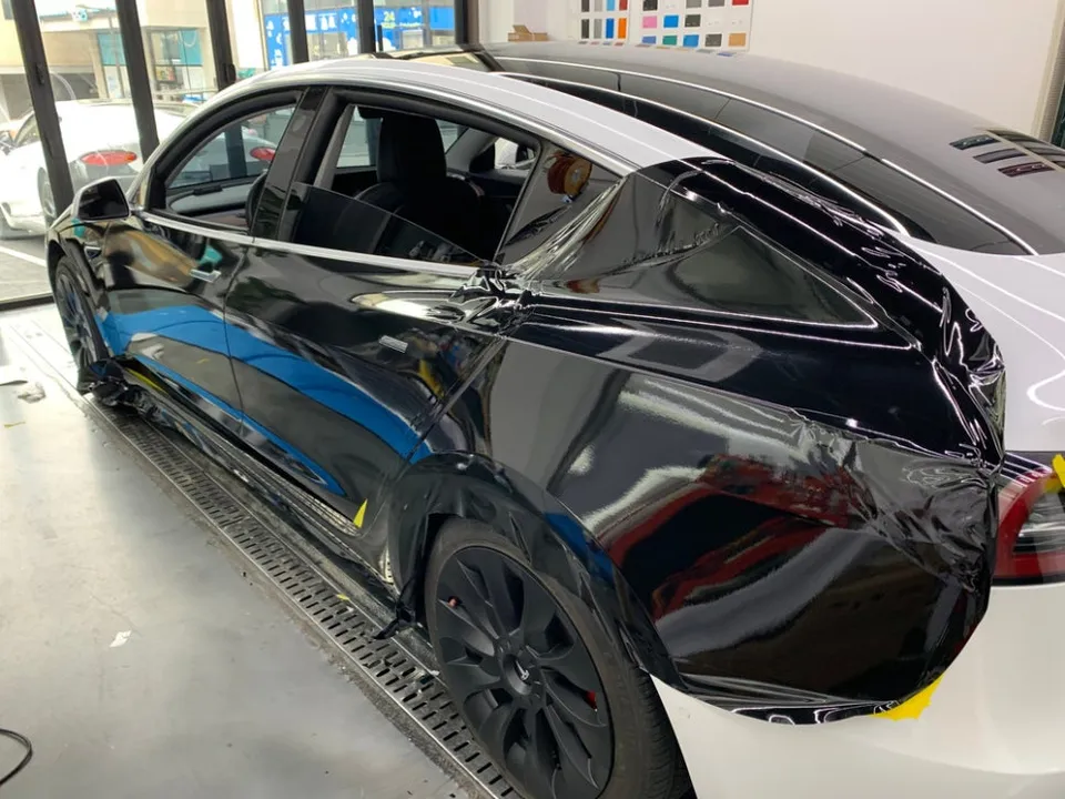 Tesla Model 3のカーラッピング事例｜3Mマットブラック 施工写真 3-3