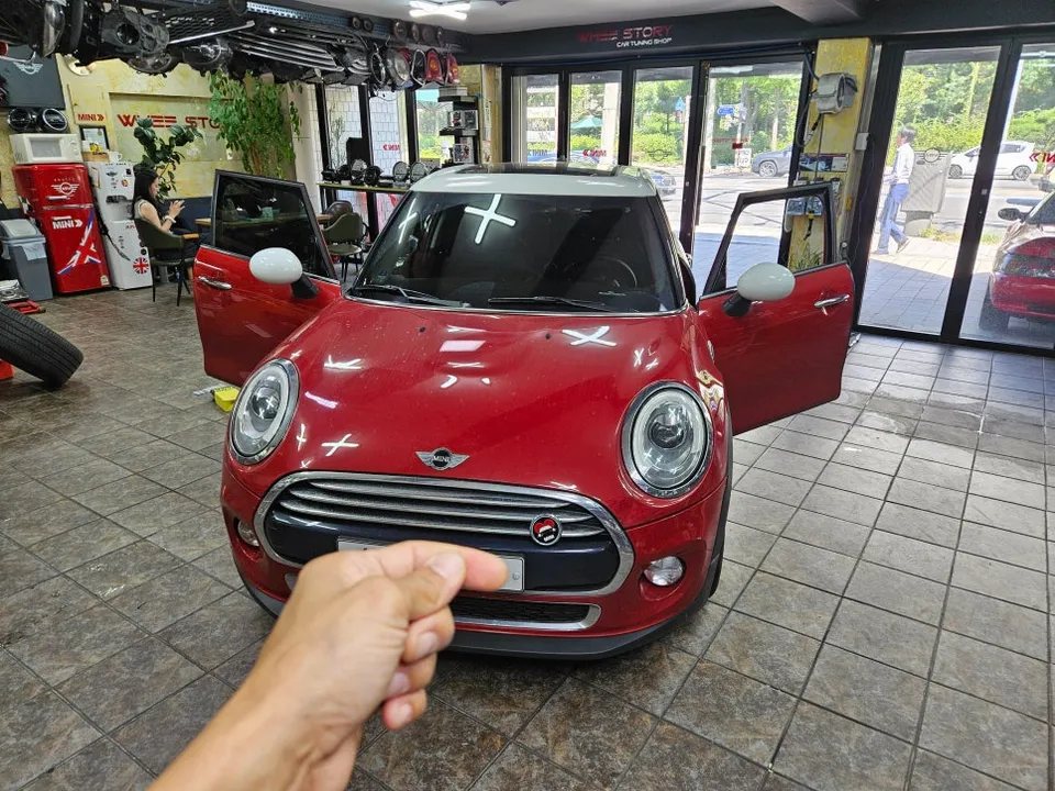 BMW MINI Cooper dash cam installation result