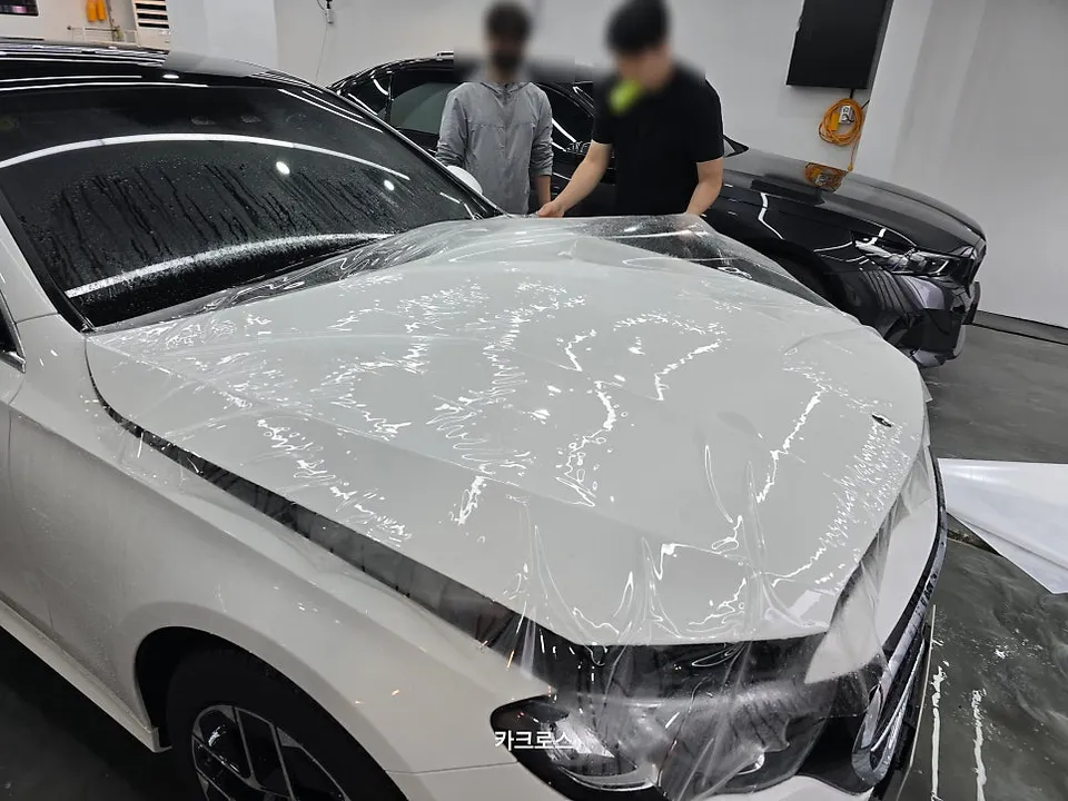Mercedes-Benz EクラスのPPF施工事例|費用目安・仕上がり 施工写真 1-2