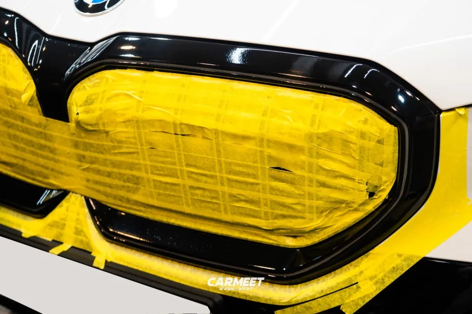 BMW 5 Series G60 キドニーグリルラッピング事例 施工写真 1-2