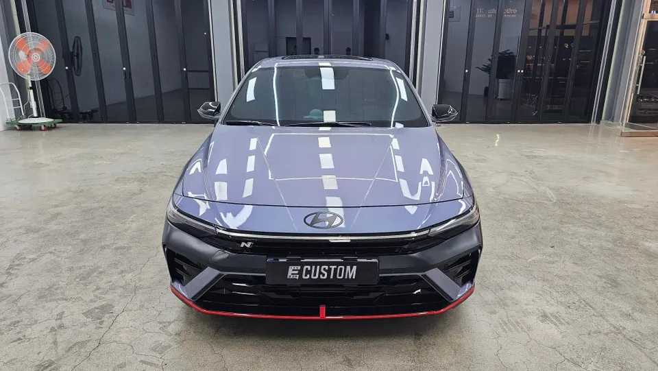 Hyundai Elantraのカーラッピング事例|費用目安・仕上がり 施工写真 2-1