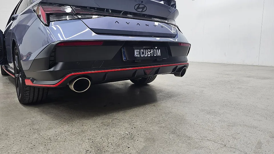 Hyundai Elantraのカーラッピング事例|費用目安・仕上がり 施工写真 1-3
