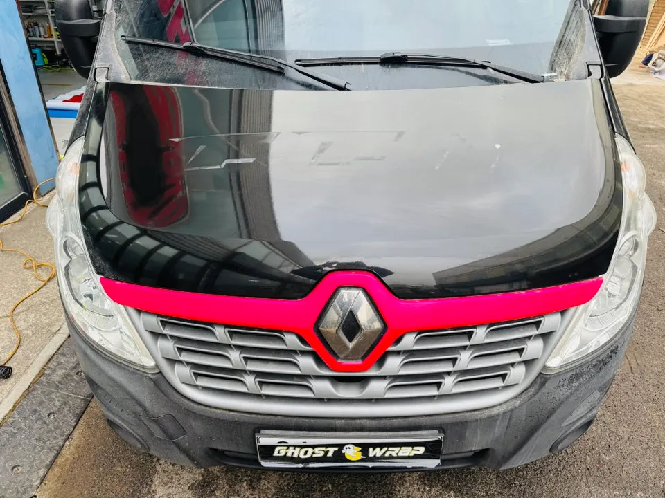 Renault Masterのカーラッピング事例:広告再施工のポイント 施工写真 2-3