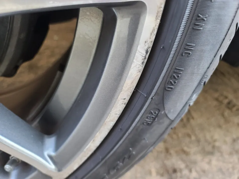 Mercedes-Benz GLEのガラスコーティング事例｜韓国での施工 施工写真 3-2