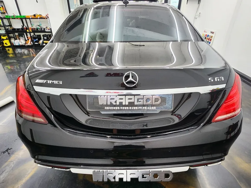 メルセデス・ベンツ S63 AMGのカーラッピング事例|費用目安・仕上がり 施工写真 4-2